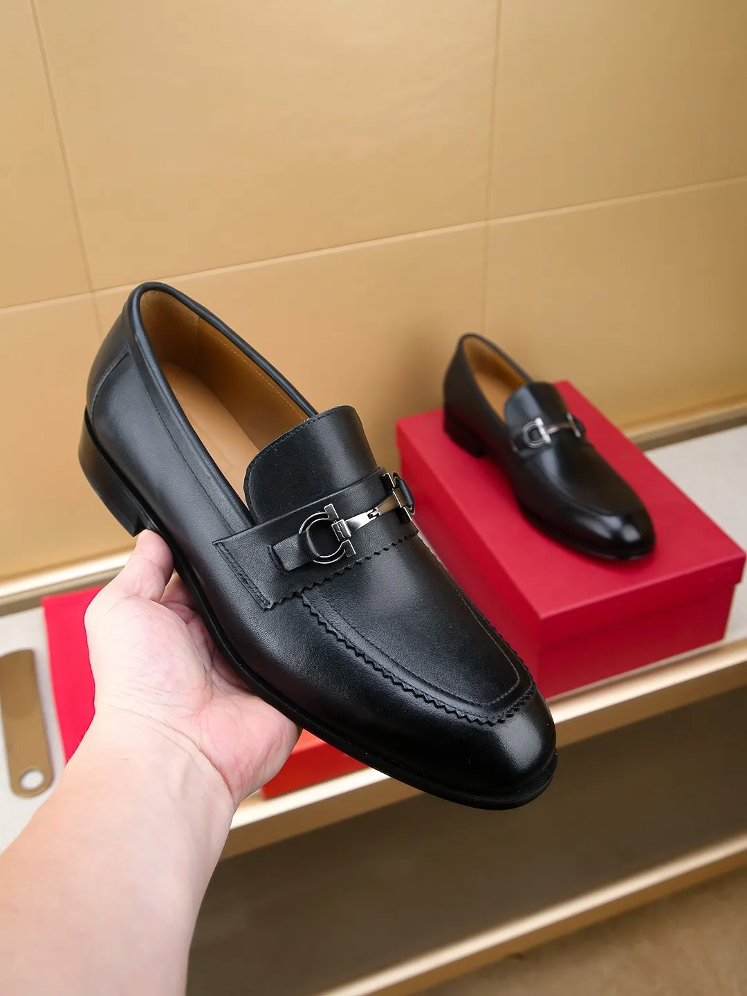 Men's shoes 💰460 🕷🕷🐂【Ferragamo】Ferragamo Popular fashionable leather shoes🇨🇳Official website counter 1:1 production, original mold opening💯Good quality can be seen, imported high-end first-layer waxed calfskin, water-dyed🐂leather lining🌿very clear texture, high-quality waterproof, non-slip and wear-resistant outsole🎋high quality and low price, truly handmade🍓colors available! Code number 39-44......(38.45.46.47 customized)